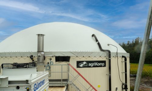 Doppelmembran-Gasspeicher einer modernen Biogasanlage für die sichere und effiziente Speicherung von Biogas.